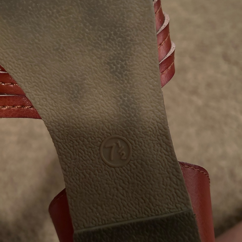 Universal Thread Sandals - Picture 3 of 3